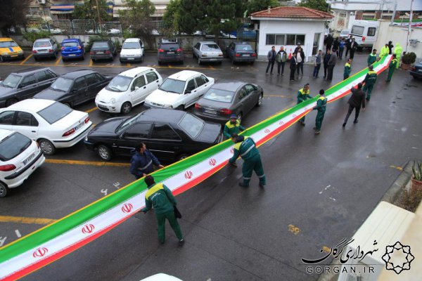 بکارگیری بیش از ۳۰ دستگاه اتوبوس برای جابجایی راهپیمایان گرگانی/ تهیه و استفاده پرچم بیش از ۱۵۰ متری کشور در راهپیمایی