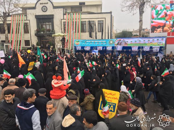 بکارگیری بیش از ۳۰ دستگاه اتوبوس برای جابجایی راهپیمایان گرگانی/ تهیه و استفاده پرچم بیش از ۱۵۰ متری کشور در راهپیمایی