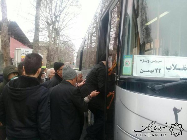 بکارگیری بیش از ۳۰ دستگاه اتوبوس برای جابجایی راهپیمایان گرگانی/ تهیه و استفاده پرچم بیش از ۱۵۰ متری کشور در راهپیمایی